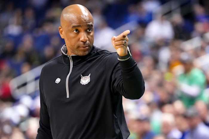 Kennesaw State Owls head coach Amir Abdur-Rahim instructs the team in the first half of a first-round college basketball game between the Kennesaw State Owls and the Xavier Musketeers in the NCAA Tournament, Friday, March 17, 2023, at Greensboro Coliseum in Greensboro, N.C. Ncaa Xavier Kennesaw State Basketball March 17 0033